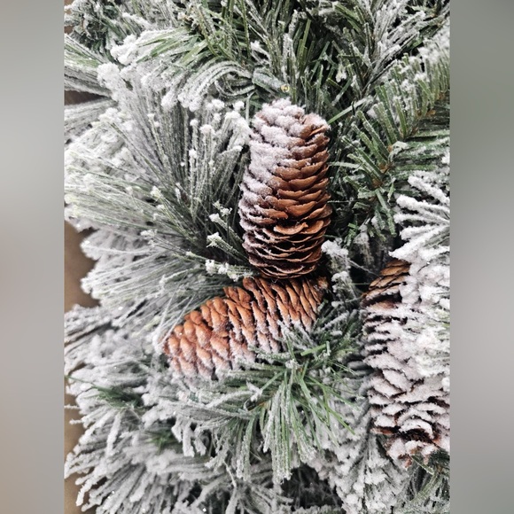 Pre-Lit Snow Flocked Glitter Garland 9ft Christmas Decor New - Picture 7 of 14